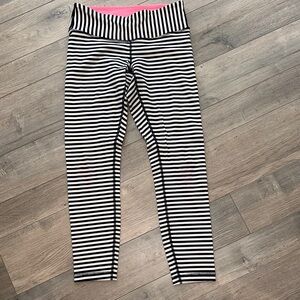 Lululemon 23’ wunder under Striped Black and White Leggings (Size 6)